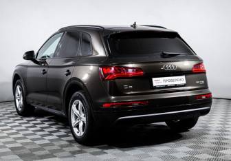 Подержанный автомобиль Audi Q5 2018 года (7 фото)