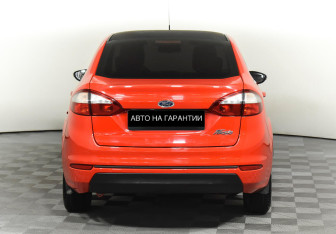 Подержанный автомобиль Ford Fiesta Sedan 2016 года (6 фото)