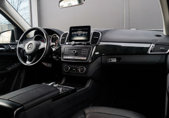 Подержанный автомобиль Mercedes-Benz GLE 2017 года (10 фото)