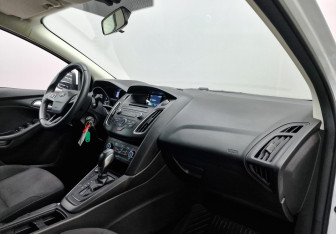 Подержанный автомобиль Ford Focus Hatchback 2018 года (13 фото)