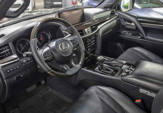Подержанный автомобиль Lexus LX 2018 года (16 фото)