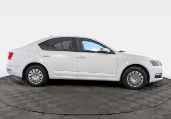 Подержанный автомобиль Skoda Octavia Liftback 2019 года (4 фото)