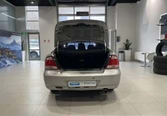 Подержанный автомобиль Nissan Almera Classic 2008 года (7 фото)