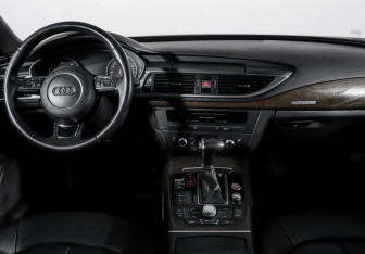 Подержанный автомобиль Audi A7 2012 года (12 фото)