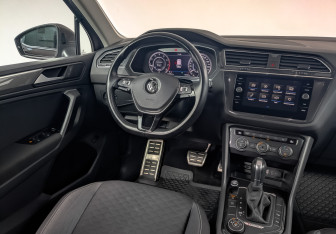 Подержанный автомобиль Volkswagen Tiguan 2018 года (30 фото)
