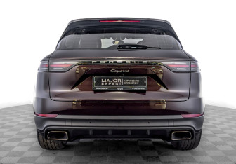 Подержанный автомобиль Porsche Cayenne 2019 года (6 фото)