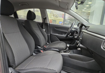 Подержанный автомобиль Kia Rio Sedan 2019 года (10 фото)