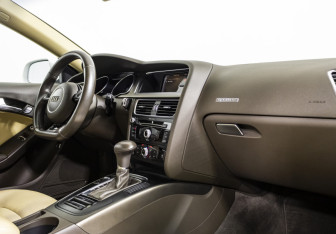 Подержанный автомобиль Audi A5 Coupe 2012 года (9 фото)