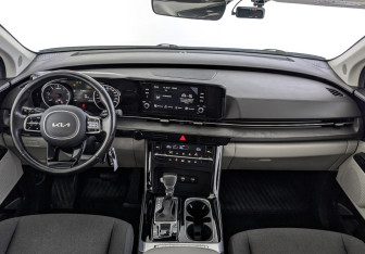 Подержанный автомобиль Kia Carnival 2021 года (14 фото)