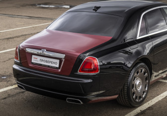 Подержанный автомобиль Rolls-Royce Ghost 2010 года (11 фото)