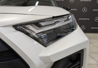 Подержанный автомобиль Toyota RAV4 2025 года (11 фото)