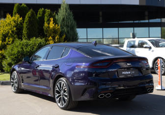 Подержанный автомобиль Kia Stinger 2018 года (5 фото)