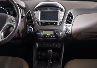Подержанный автомобиль Hyundai ix35 2012 года (8 фото)