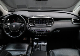 Подержанный автомобиль Kia Sorento 2018 года (11 фото)
