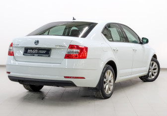 Подержанный автомобиль Skoda Octavia Liftback 2019 года (5 фото)