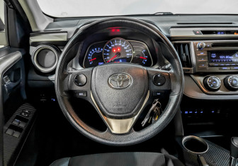 Подержанный автомобиль Toyota RAV4 2014 года (21 фото)