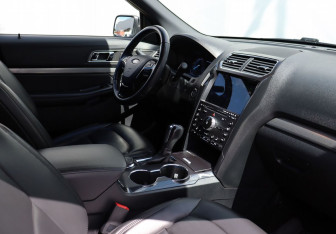 Подержанный автомобиль Ford Explorer 2018 года (10 фото)