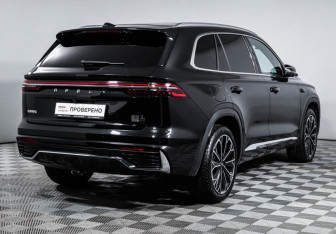 Подержанный автомобиль Geely Monjaro 2025 года (5 фото)