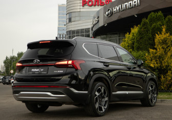 Подержанный автомобиль Hyundai Santa Fe 2021 года (4 фото)