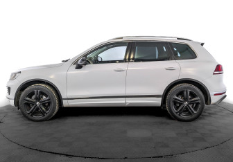 Подержанный автомобиль Volkswagen Touareg 2018 года (8 фото)