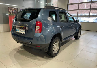 Подержанный автомобиль Renault Duster 2014 года (4 фото)
