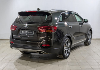 Подержанный автомобиль Kia Sorento 2018 года (14 фото)