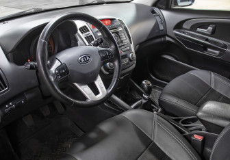 Подержанный автомобиль Kia Ceed Wagon 2011 года (15 фото)