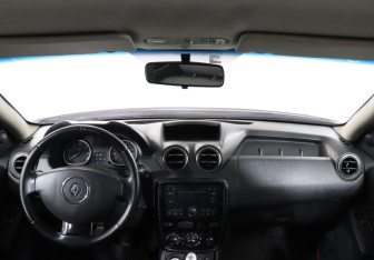 Подержанный автомобиль Renault Duster 2014 года (12 фото)