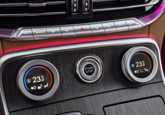 Подержанный автомобиль Hongqi H9 2023 года (21 фото)