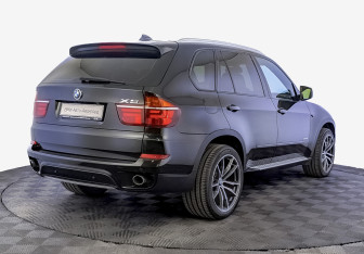 Подержанный автомобиль BMW X5 2013 года (5 фото)