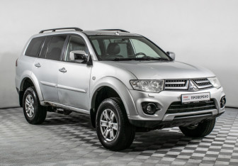 Подержанный автомобиль Mitsubishi Pajero Sport 2014 года (3 фото)