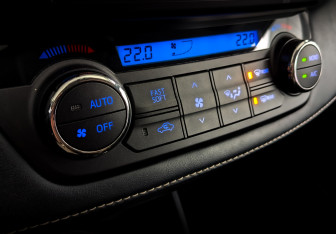 Подержанный автомобиль Toyota RAV4 2018 года (24 фото)