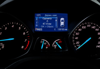 Подержанный автомобиль Ford Kuga 2014 года (11 фото)