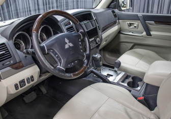Подержанный автомобиль Mitsubishi Pajero 2019 года (16 фото)