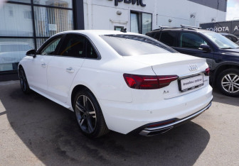 Подержанный автомобиль Audi A4 Sedan 2022 года (7 фото)