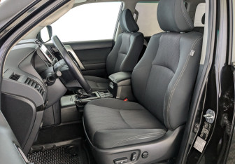 Подержанный автомобиль Toyota Land Cruiser Prado 2021 года (17 фото)