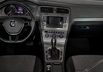 Подержанный автомобиль Volkswagen Golf Hatchback 2014 года (14 фото)