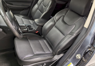 Подержанный автомобиль Geely Emgrand X7 2020 года (14 фото)