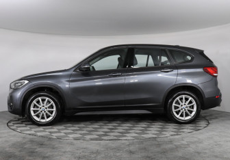 Подержанный автомобиль BMW X1 2021 года (5 фото)