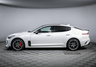 Подержанный автомобиль Kia Stinger 2021 года (8 фото)