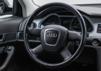 Подержанный автомобиль Audi A6 Sedan 2010 года (15 фото)