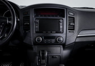 Подержанный автомобиль Mitsubishi Pajero 2013 года (13 фото)