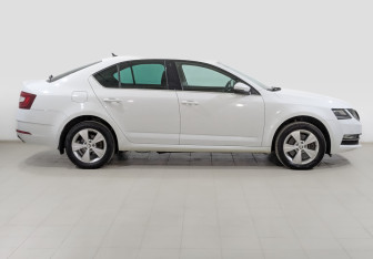 Подержанный автомобиль Skoda Octavia Liftback 2020 года (4 фото)