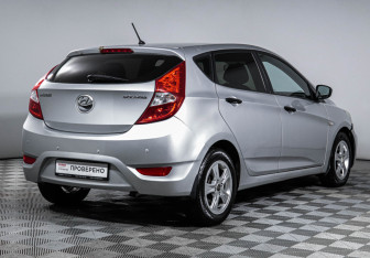 Подержанный автомобиль Hyundai Solaris Hatchback 2014 года (5 фото)