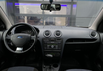 Подержанный автомобиль Ford Fusion 2008 года (11 фото)
