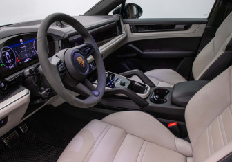 Подержанный автомобиль Porsche Cayenne 2023 года (10 фото)