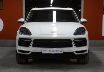 Подержанный автомобиль Porsche Cayenne 2020 года (2 фото)