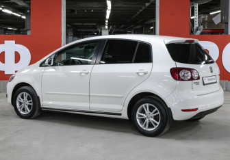 Подержанный автомобиль Volkswagen Golf Plus 2012 года (7 фото)