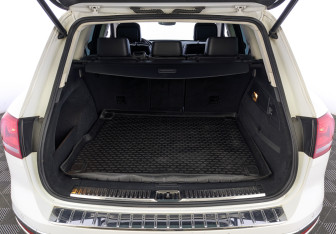 Подержанный автомобиль Volkswagen Touareg 2016 года (10 фото)