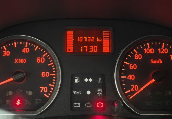 Подержанный автомобиль Renault Logan Sedan 2014 года (14 фото)